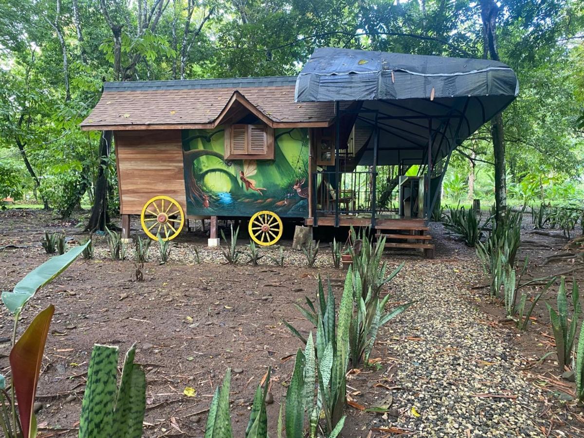 מלון פאבונס Gypsy Wagons מראה חיצוני תמונה