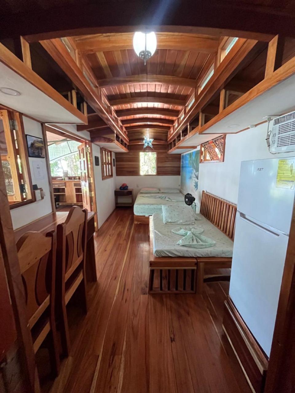 מלון פאבונס Gypsy Wagons מראה חיצוני תמונה