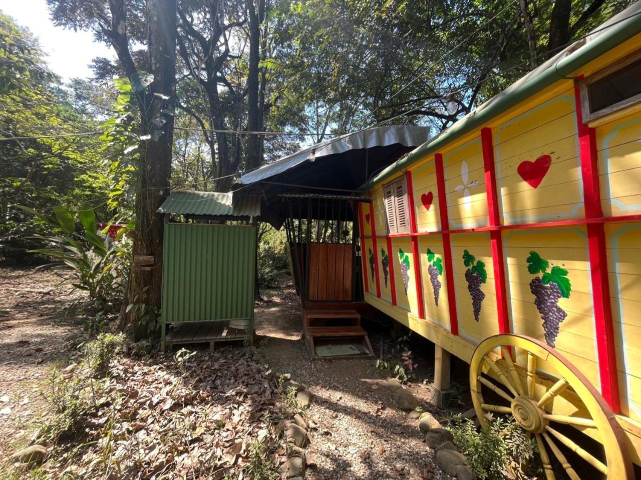 מלון פאבונס Gypsy Wagons מראה חיצוני תמונה